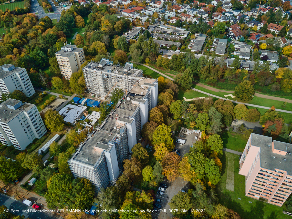 13.10.2022 - Fassadensanierung am Karl-Marx-Ring 11-21 in Neuperlach